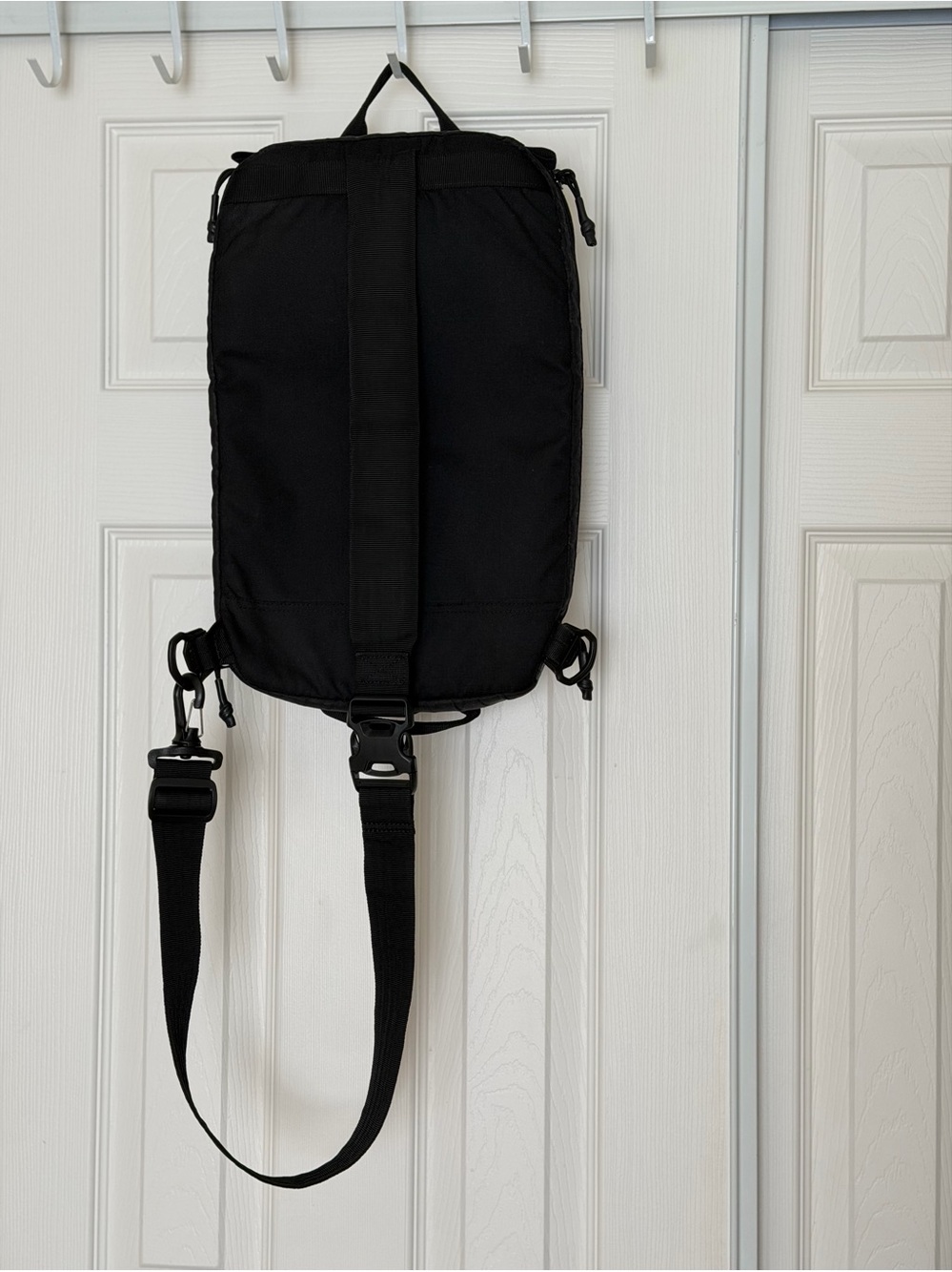 VIKTOS Upscale XL Slingbag Color Black - Picture 3 of 17